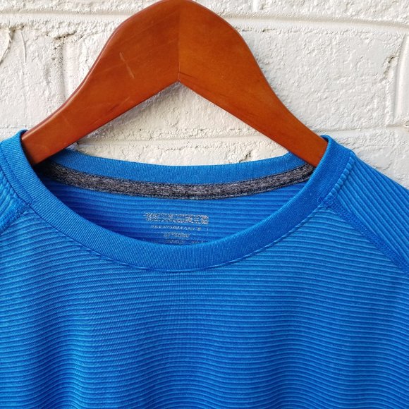 $5 SALE * Men's Medium Layer 8 Performance Qwick Dry blue tee - Picture 4 of 13